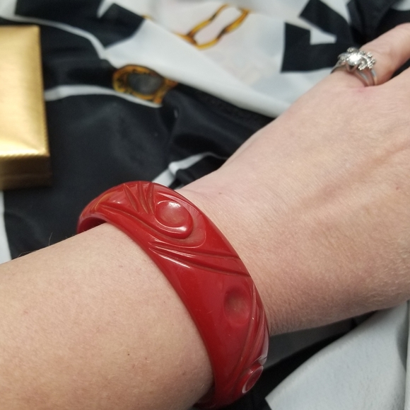 Vintage Jewelry - RARE Vintage CARVED Red Bakelite Bangle Bracelet